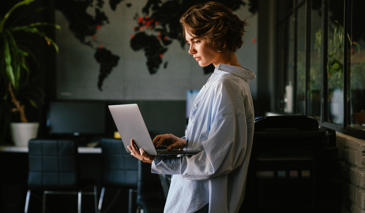 Person reading a new client welcome email from a business